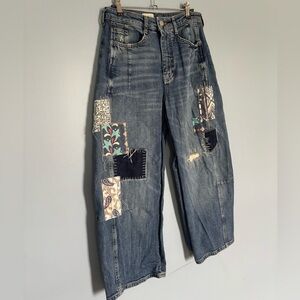 Pilcro Patchwork Heritage Curve Mid-Rise
Barrel Jeans